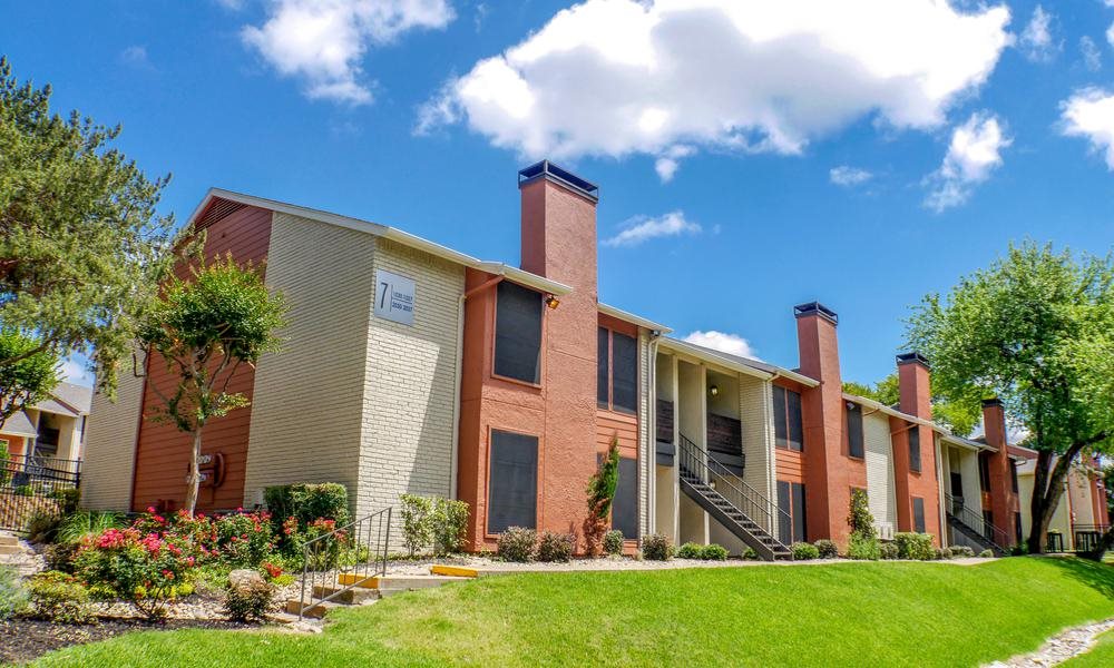 Infinity on the Oaks Dallas 1045+ for 1, 2 & 3 Beds