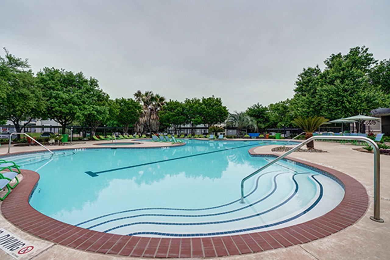 Village at East Riverside - Hot Tub - Photo 5 of 10