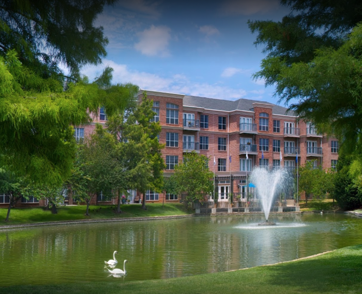 Signature Pointe on the Lake Apartments