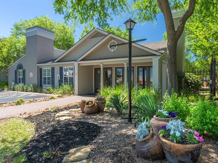 Sapphire San Antonio 945+ for 1 & 2 Bed Apts