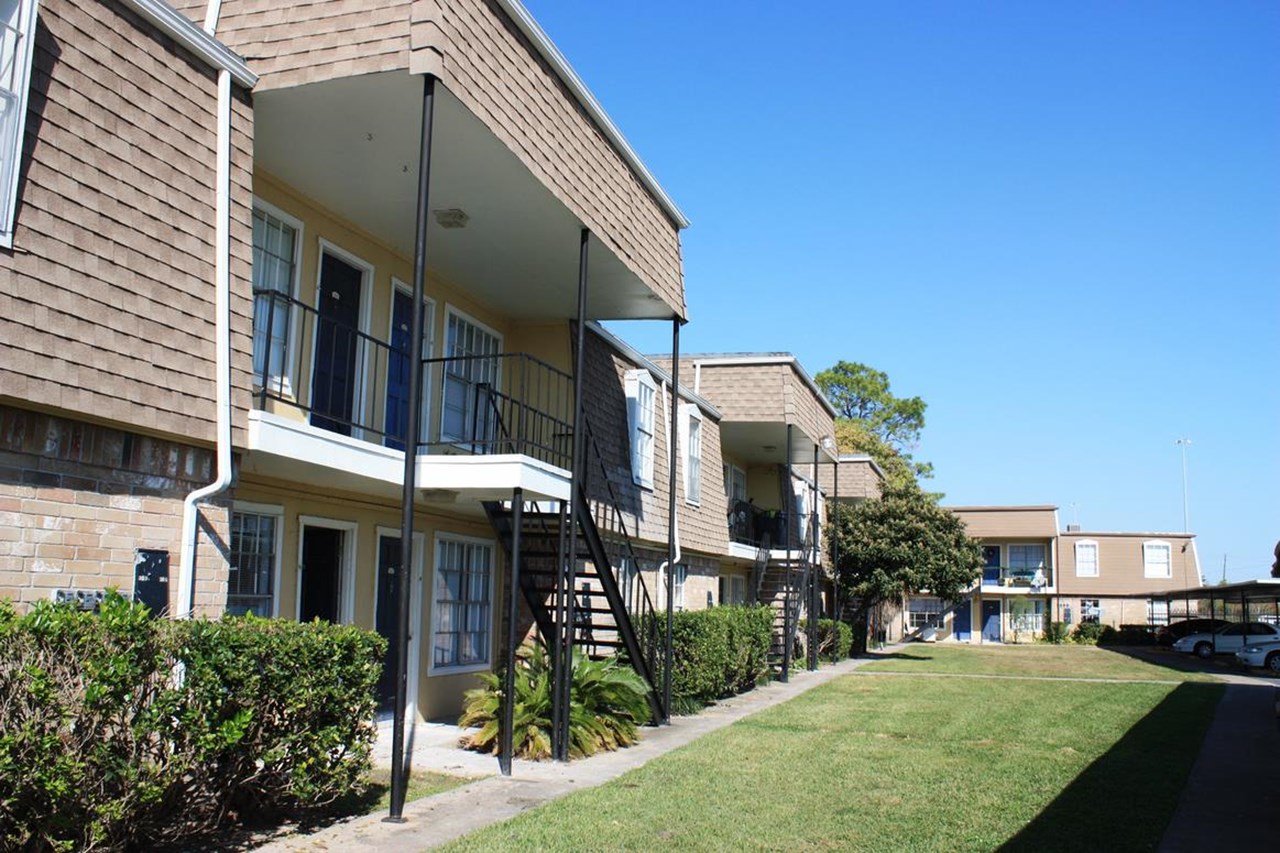 Valencia Grove - Houston, TX - Photo 1 of 9