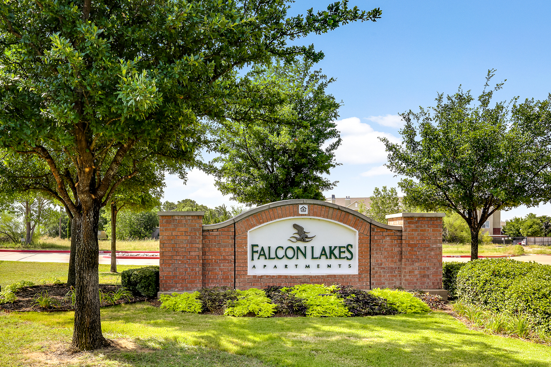 Falcon Lakes Arlington 1253+ for 1, 2 & 3 Bed Apts