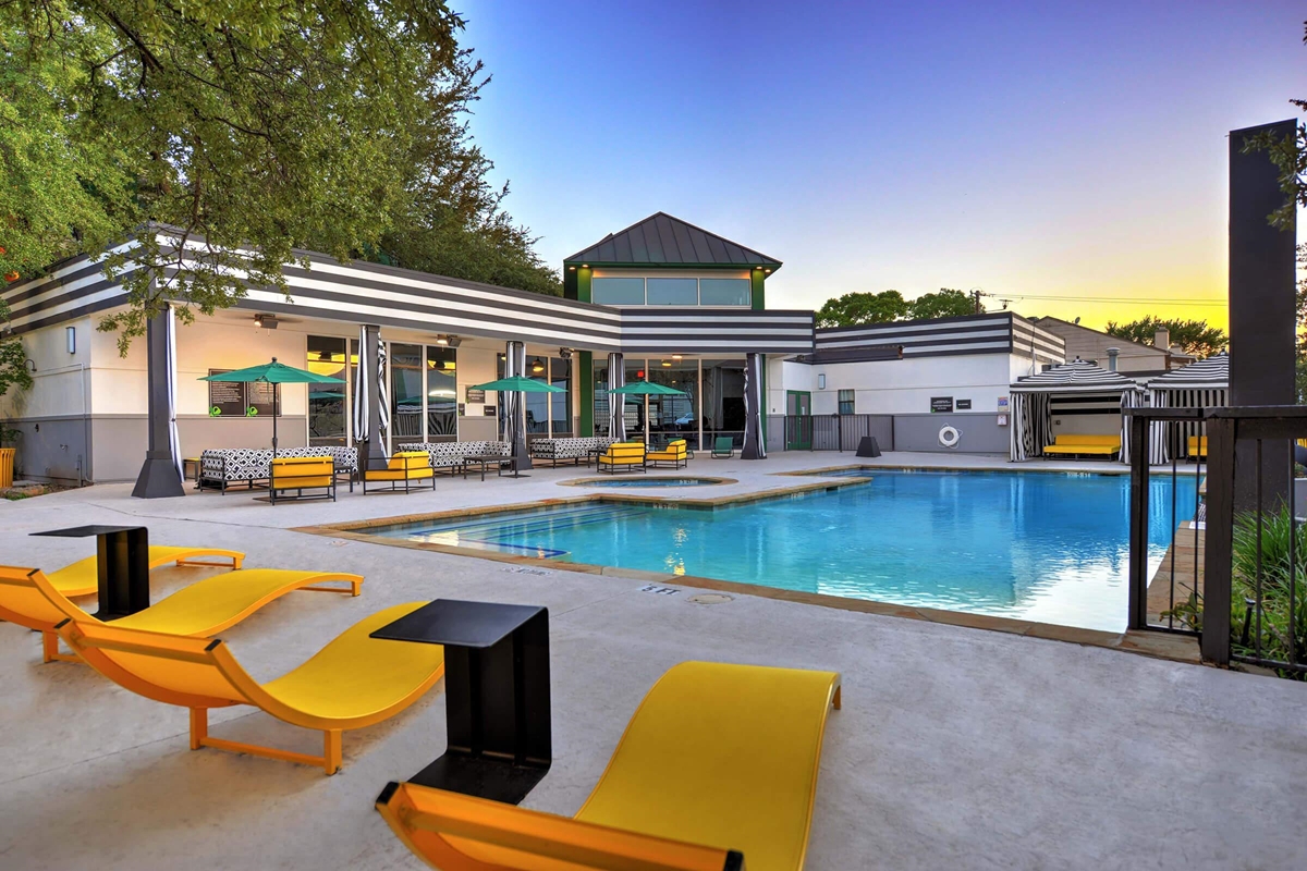 Tides on Park Lane - Pool - Photo 3 of 19