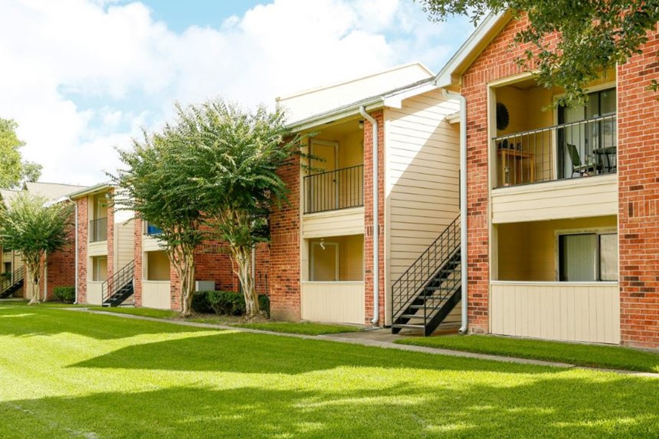 Hunt Garden - Baytown, TX - Photo 1 of 9