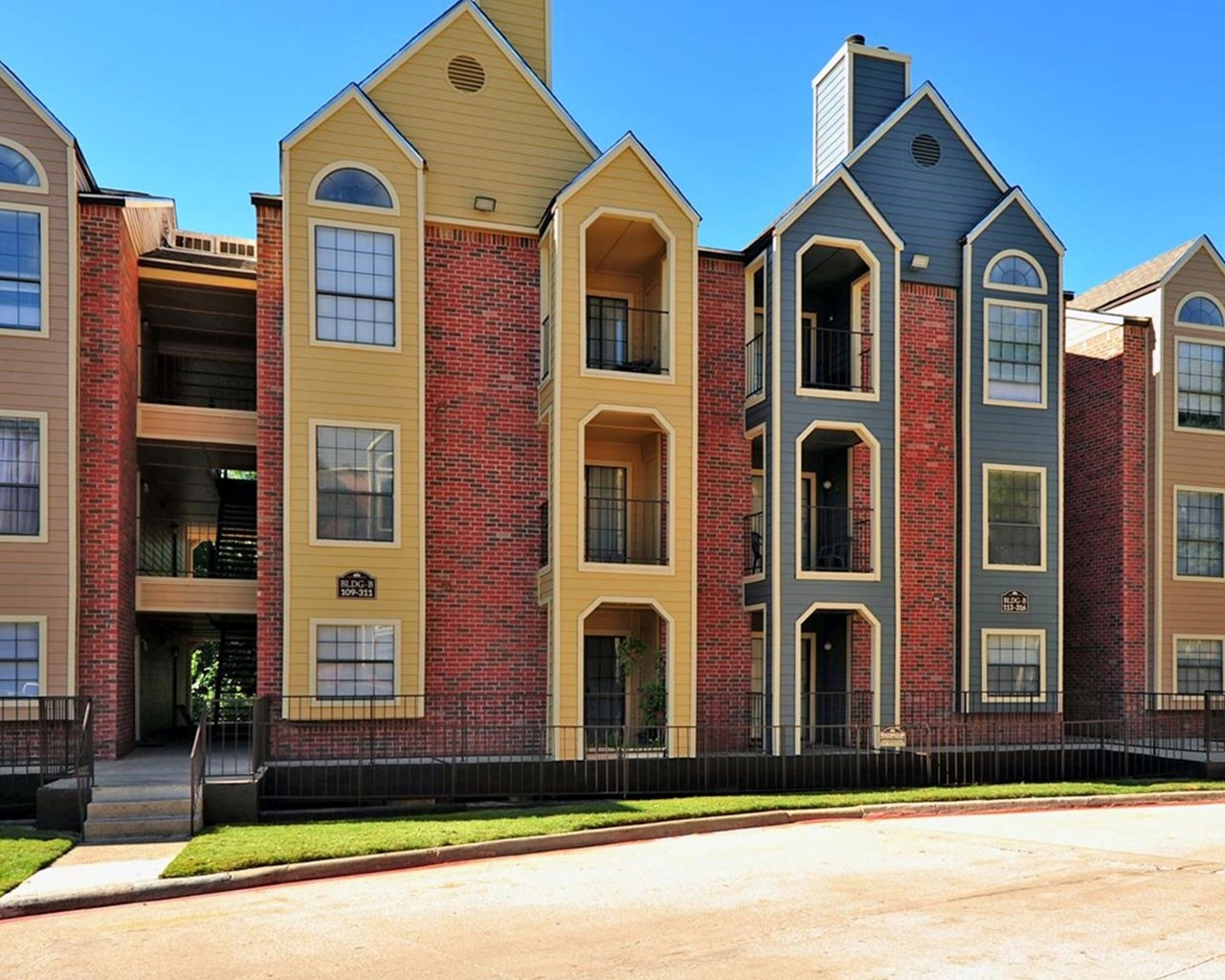 Forest Hills - Dallas, TX - Photo 1 of 10