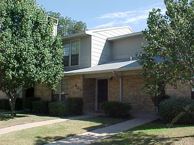 Town Oaks Apartment