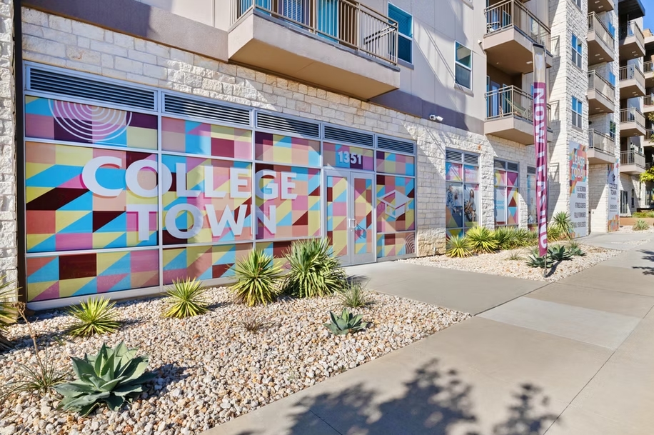 College Town San Marcos - Exterior - Photo 4 of 19