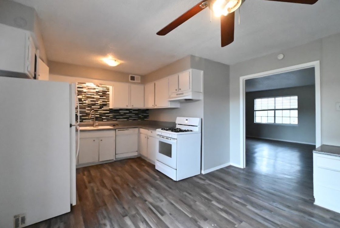 Miramar - Dining/Kitchen - Photo 3 of 6