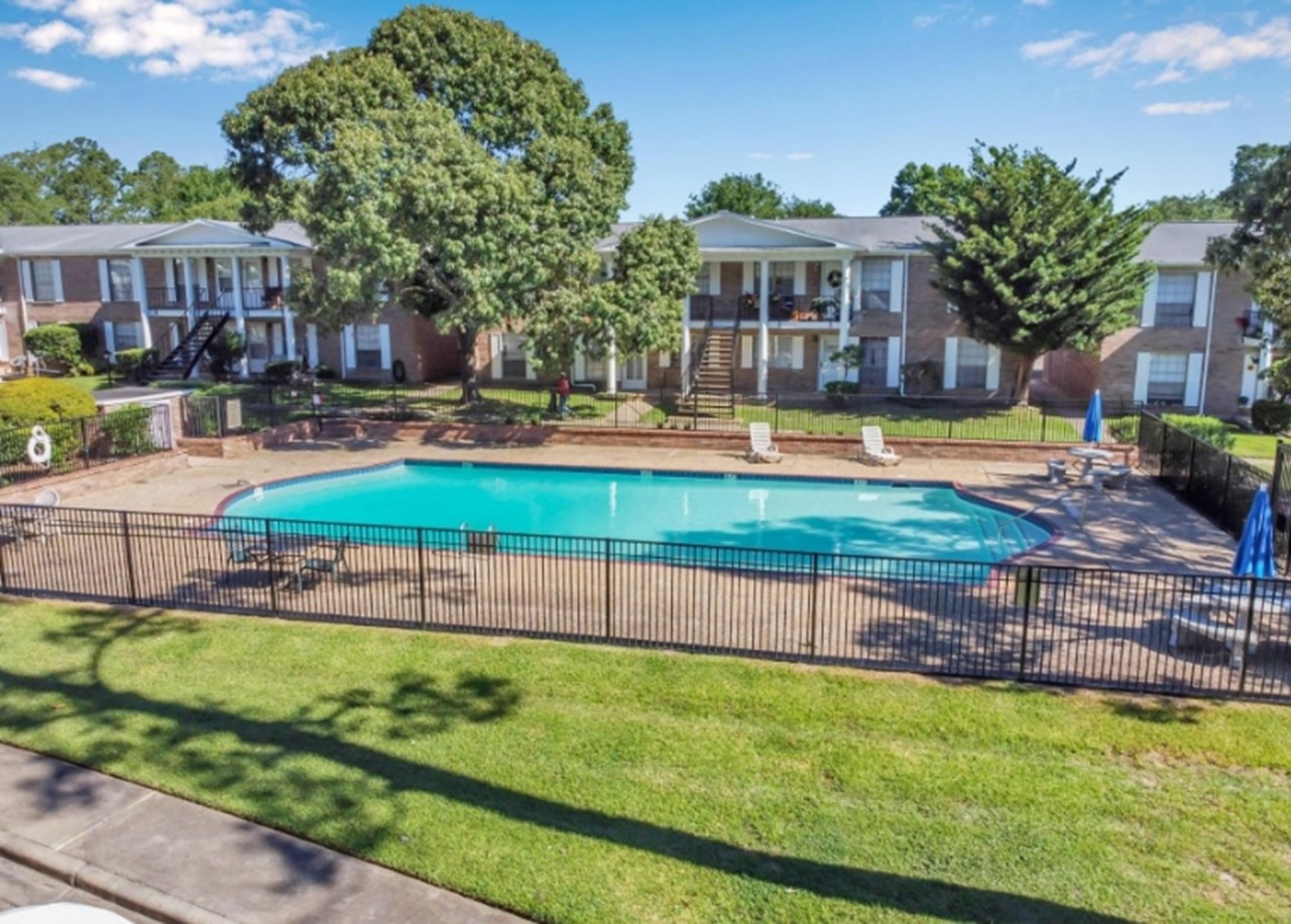 Plantation - Conroe, TX - Photo 1 of 4