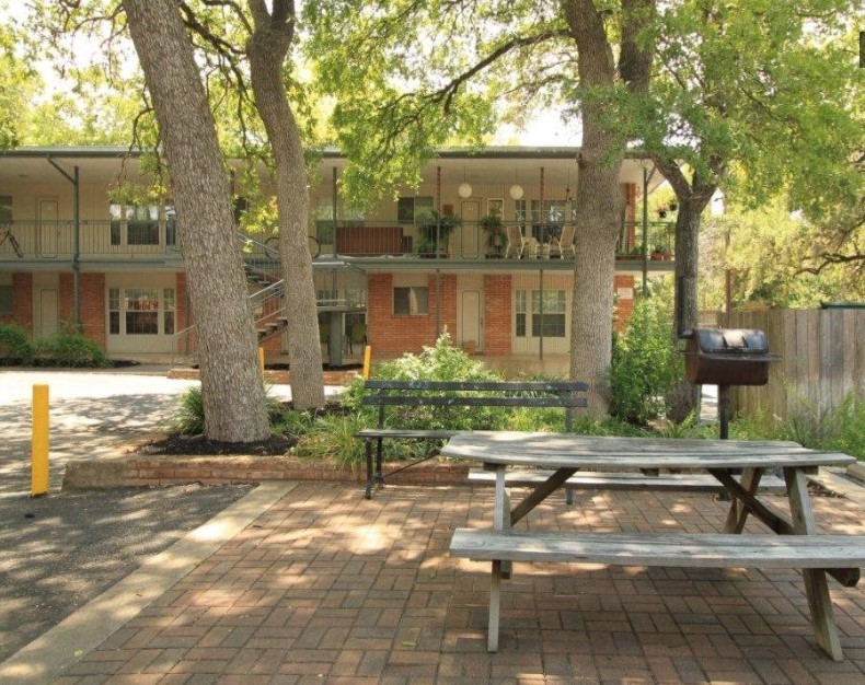 Enfield Court - BBQ - Photo 3 of 8