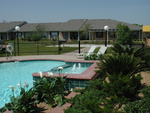 Lake Haven Apartment Homes - Pool - Photo 4 of 9