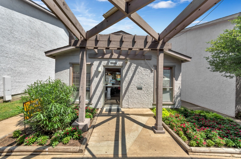 Arlington Park I & II - Business Center - Photo 7 of 12