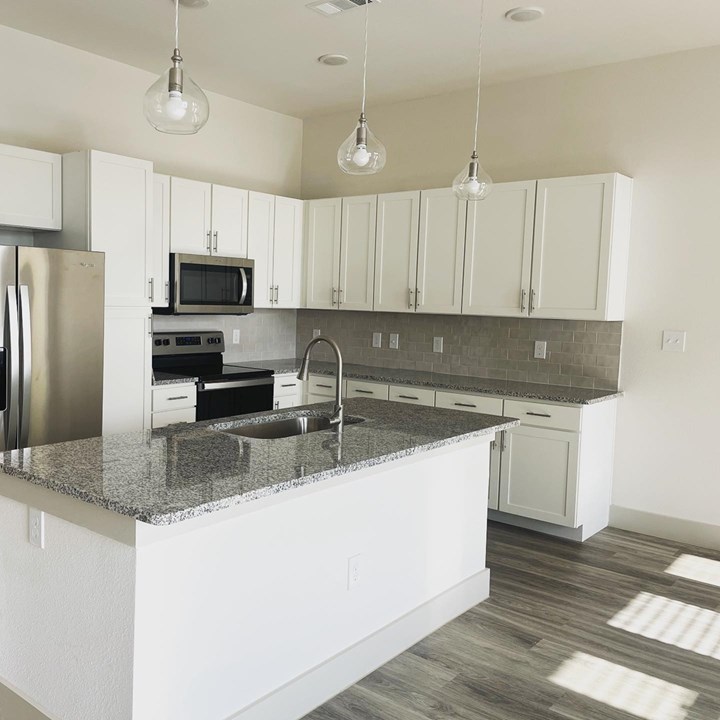 Icon at Yorktown Houston 1299+ for 1, 2 & 3 Bed Apts