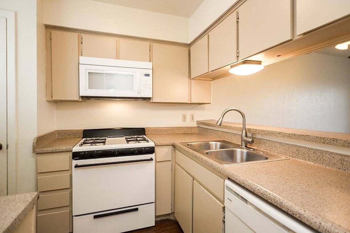 Casita Grove - Kitchen - Photo 8 of 10