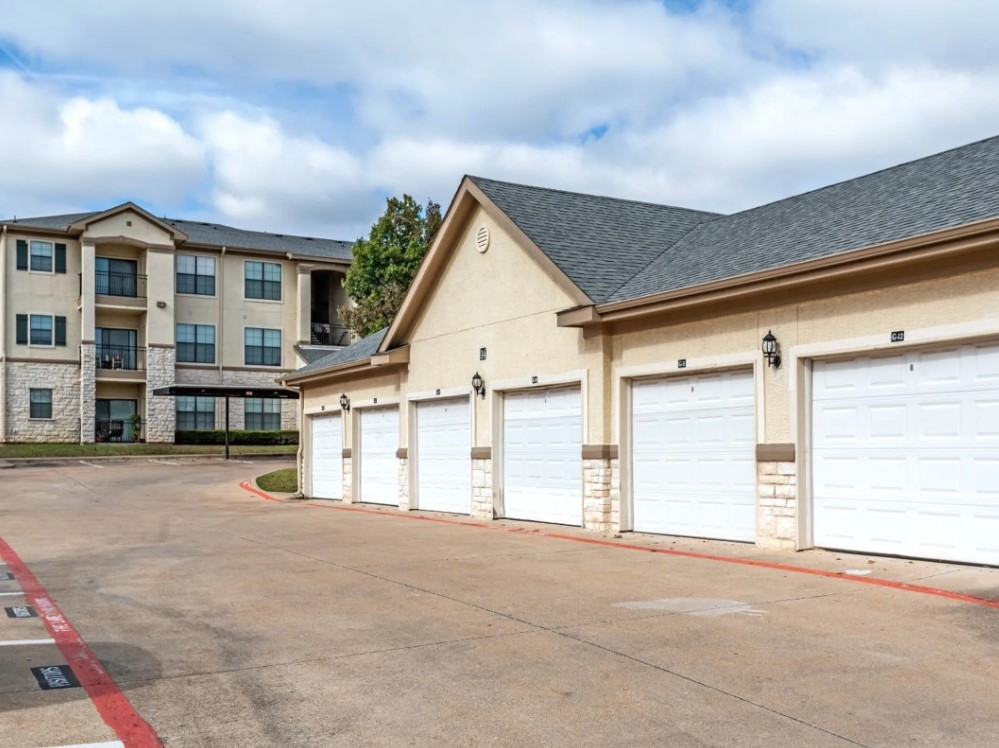 Alona - Exterior - Photo 2 of 21