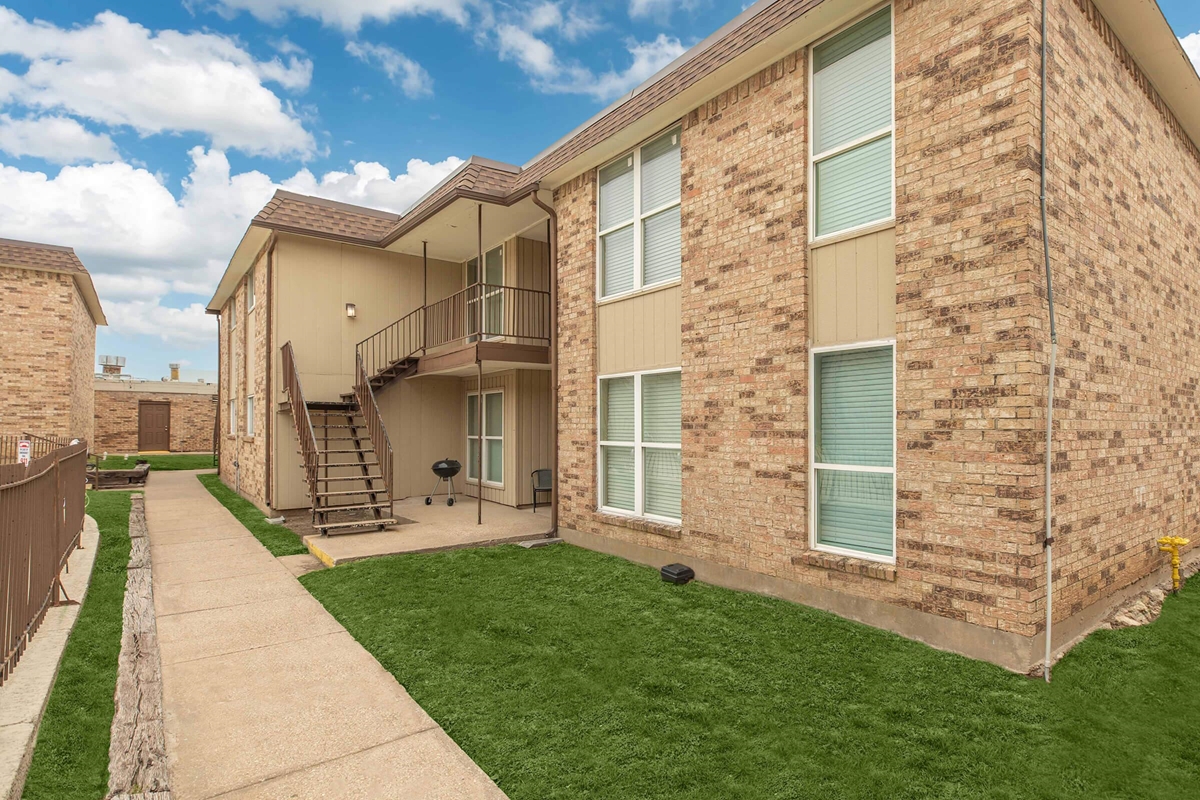 Estrella at Broadmoor - Exterior - Photo 2 of 21
