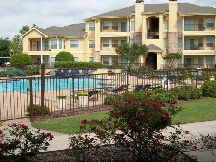 Hollister Place Apartments