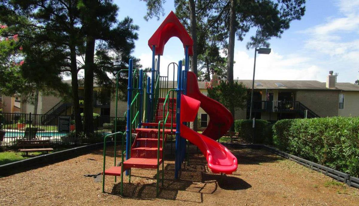 Kendall Manor - Playground - Photo 5 of 10