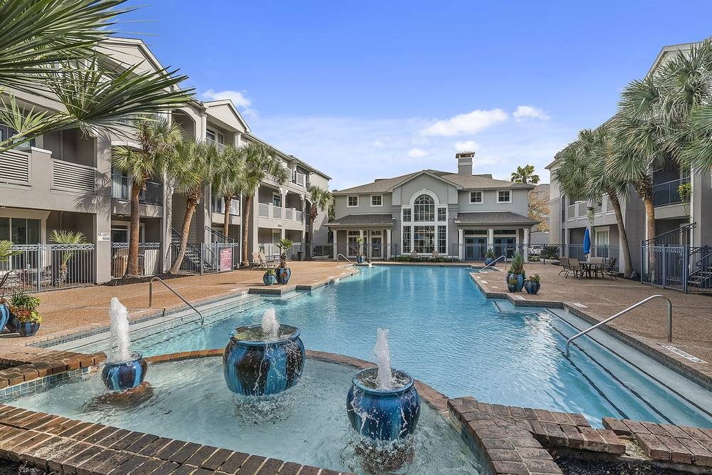 Kimpton - Pool - Photo 5 of 28