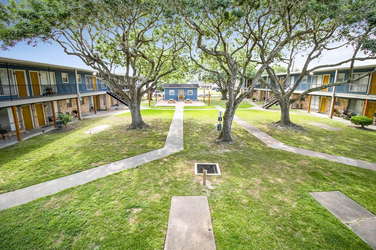 1305 Memorial - Baytown, TX - Photo 1 of 12