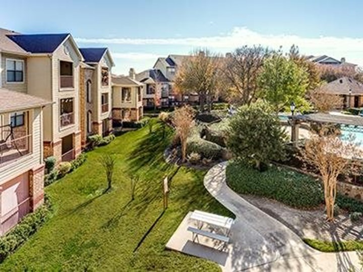 Lost Spurs Ranch Roanoke 1254+ for 1, 2 & 3 Bed Apts