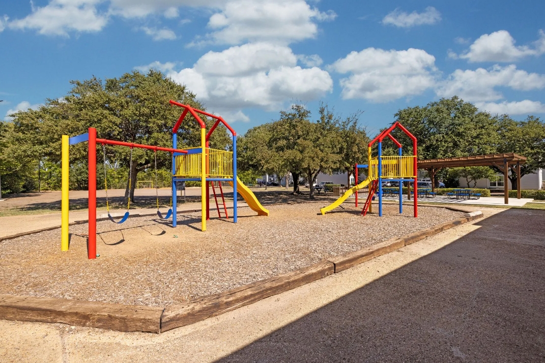 Zara - Playground - Photo 6 of 20