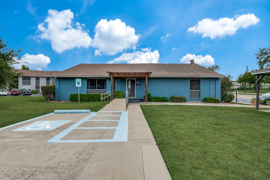 Sky Landing - Leasing Office - Photo 4 of 22
