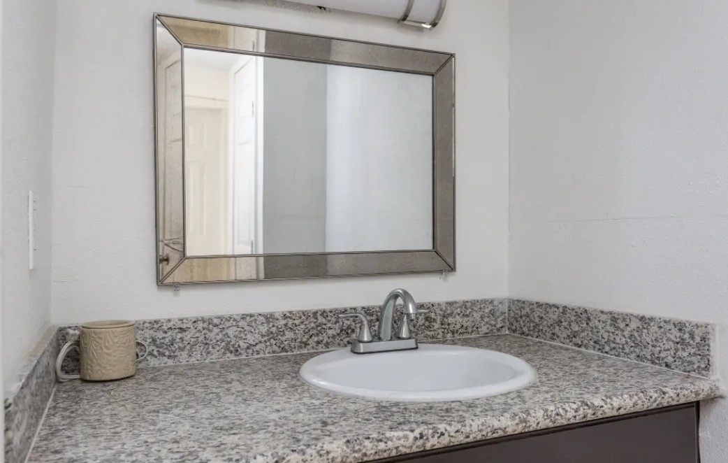 Schroeder - Bathroom - Photo 6 of 7