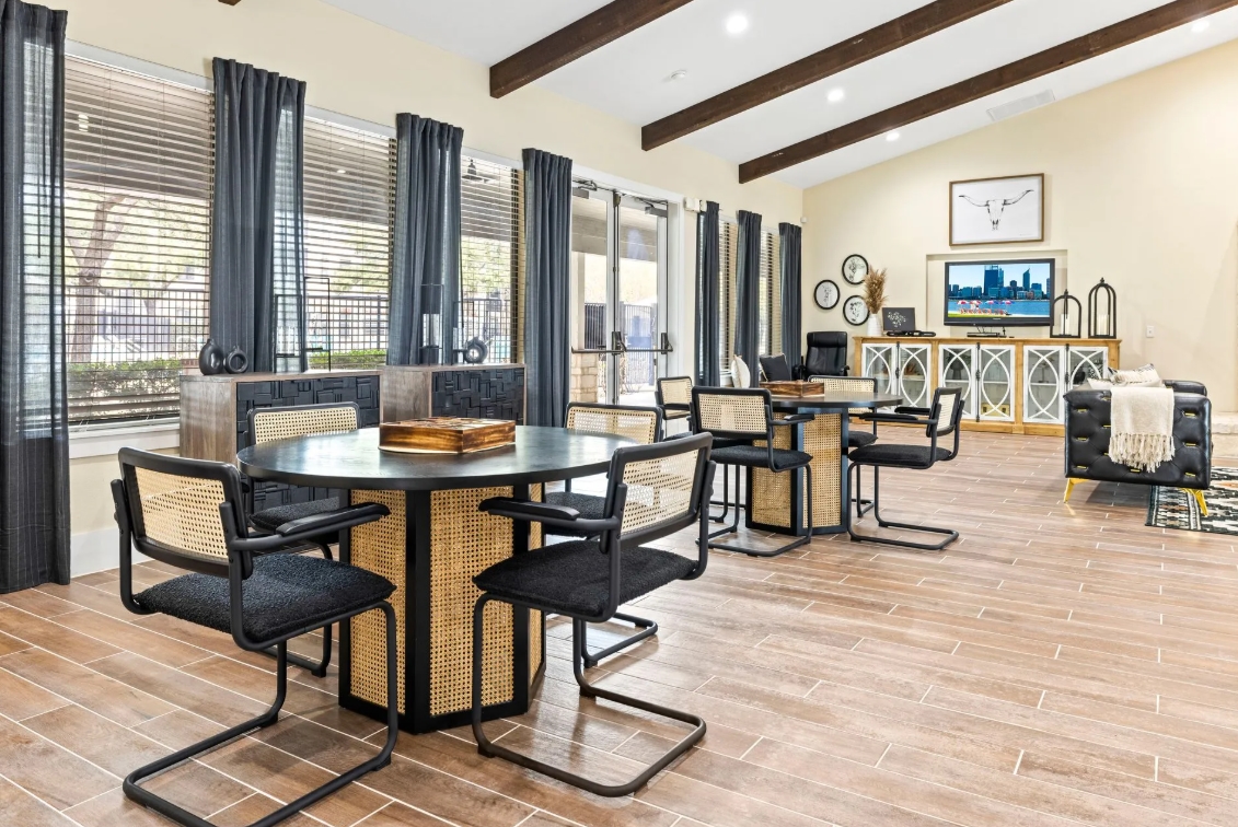 Legend Premier - Clubhouse - Photo 8 of 24
