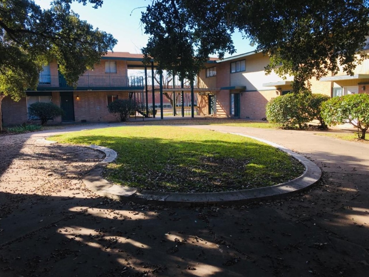 Crossroads - Exterior - Photo 4 of 14