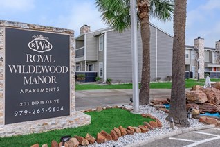Royal Wildewood Manor Apartments Clute Texas