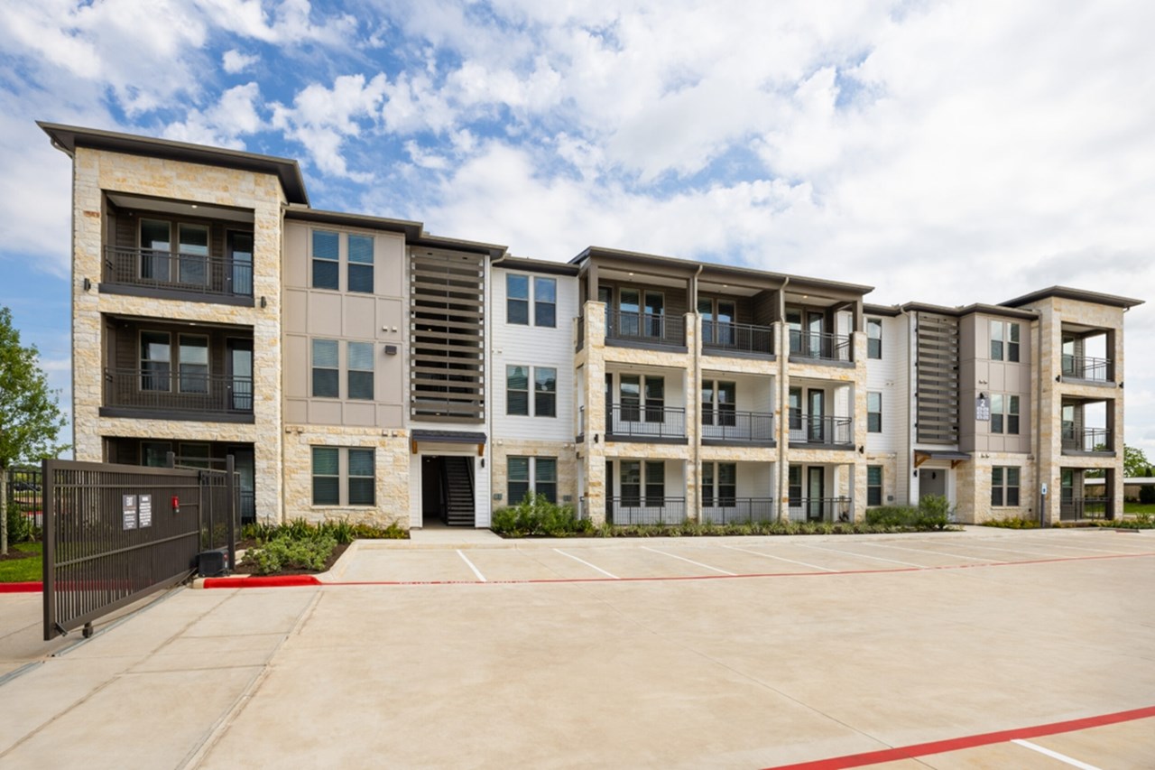 Allora Magnolia - Magnolia, TX - Photo 1 of 8