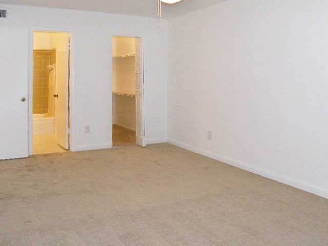 Crossings at Berkley Square - Bedroom - Photo 8 of 8