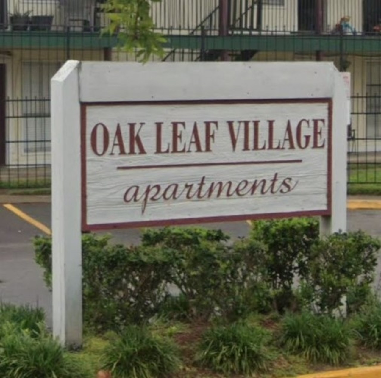 Oak Leaf Village - Entrance - Photo 2 of 4