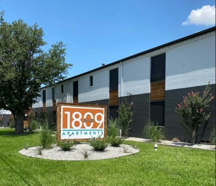 1809 on Cox - Carrollton, TX - Photo 1 of 7