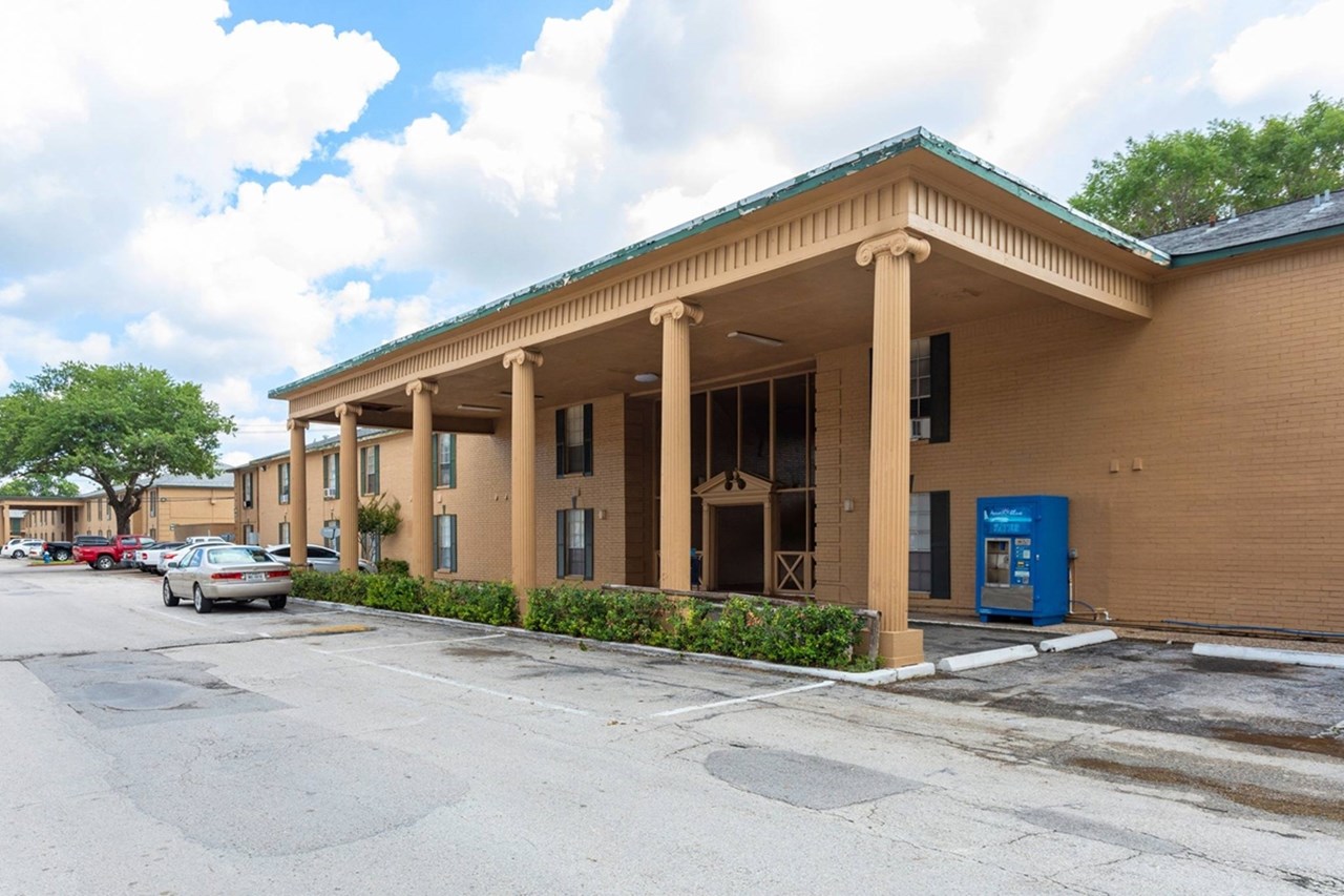 Park Pointe - Exterior - Photo 2 of 15