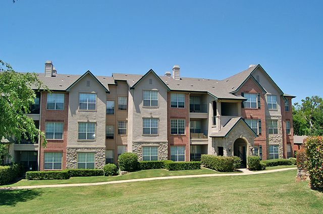 Seven Oaks - Exterior - Photo 4 of 34