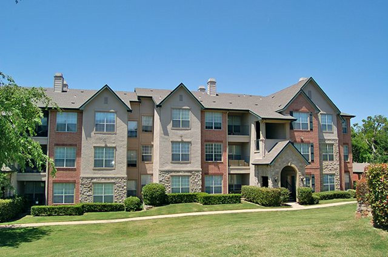 Seven Oaks - Exterior - Photo 4 of 34