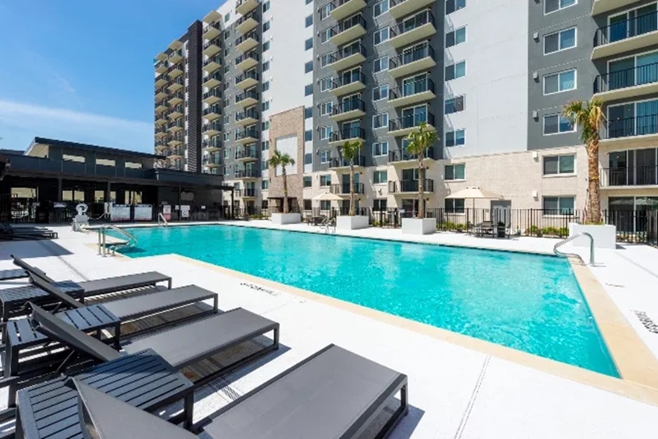 Resia Ten Oaks - Houston, TX - Photo 1 of 15