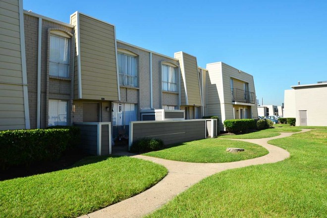 Pines at Humble Park Apartment