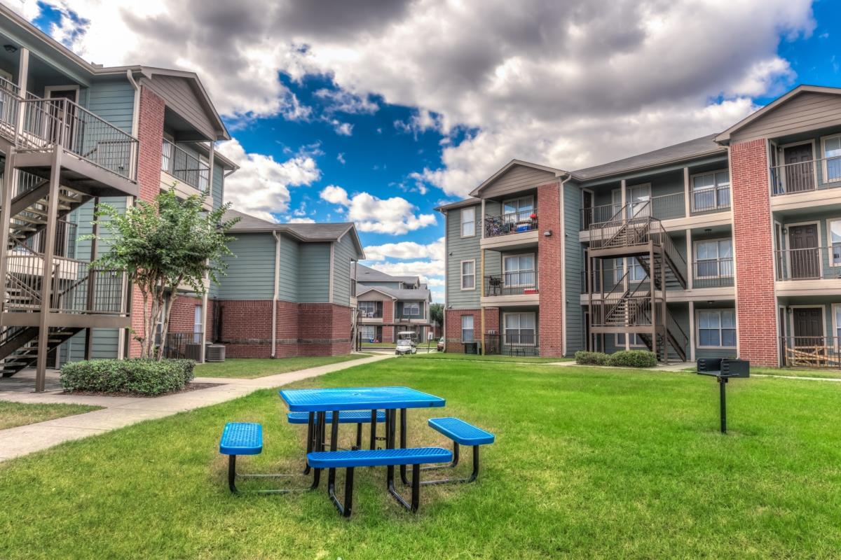 Woodglen Village Apartment