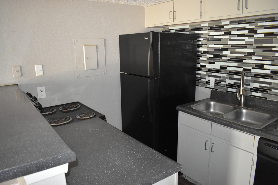 Sam Maverick - Kitchen - Photo 6 of 11