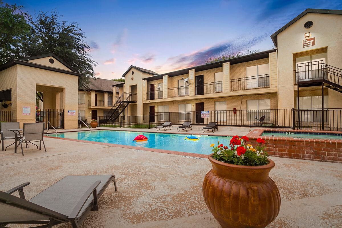 Holden Green Apartments Dallas 855+ for 1 & 2 Bed Apts
