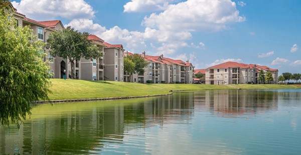 Crescent Cove at Lakepointe