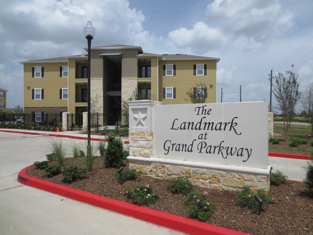 Advenir at Grand Parkway West Apartment