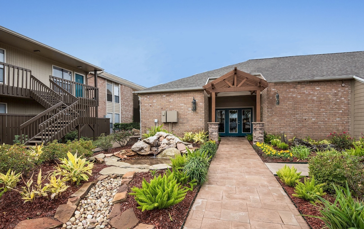 Westmount at Braesridge Houston 799+ for 1 & 2 Beds