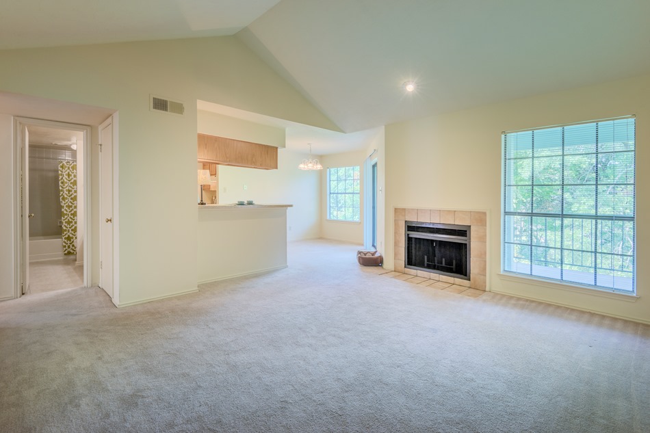 1303 Main - Living/Dining - Photo 7 of 12