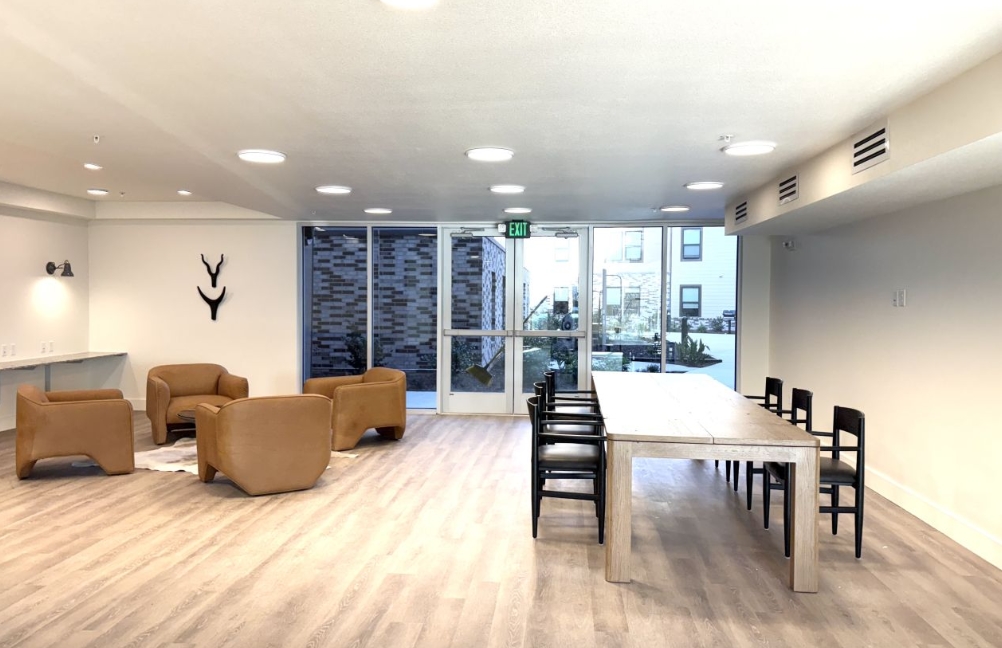 Clifton Riverside - Lounge - Photo 3 of 6