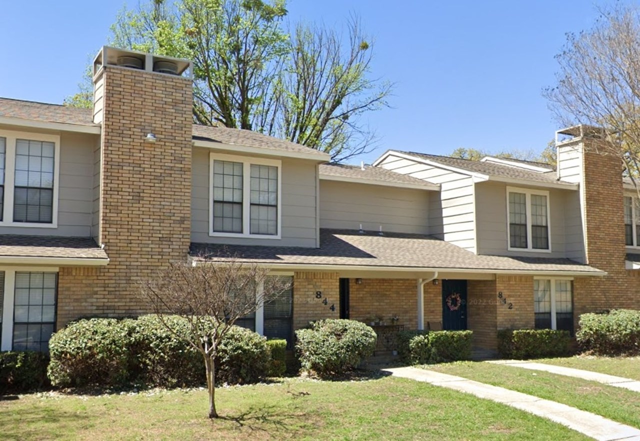 Towne Oaks - Irving, TX - Photo 1 of 6
