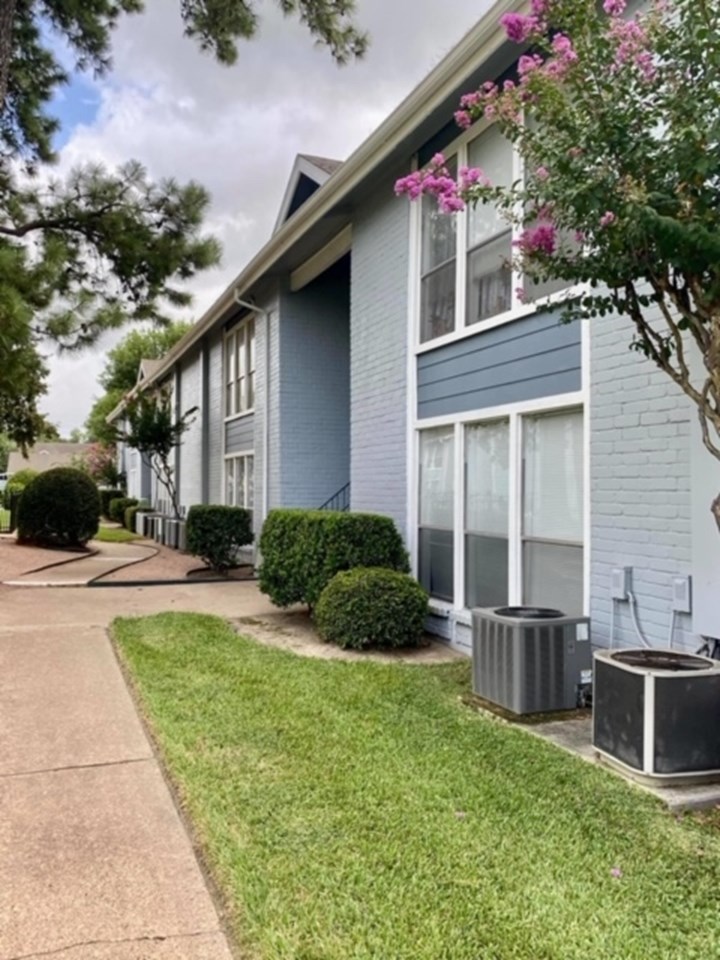 Ashley Crest Houston 850+ for 1 & 2 Bed Apts